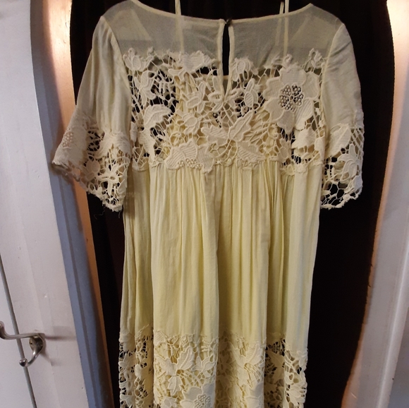 Holding Horses Dress 💛 - Picture 4 of 6